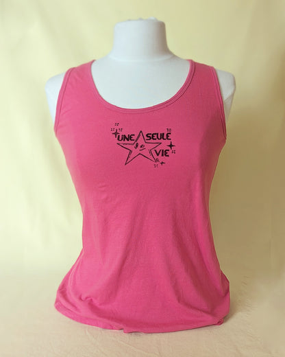 Une seule vie ⠂Collection 2e vie ⠂Camisole rose upcyclée imprimée en linogravure ⠂Taille M