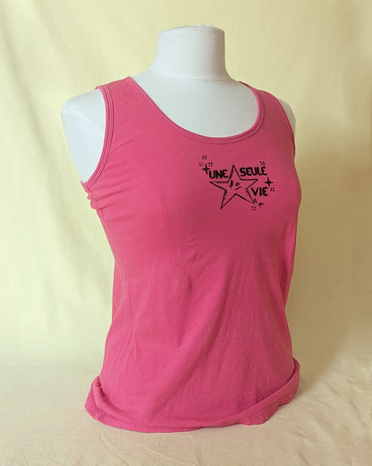 Une seule vie ⠂Collection 2e vie ⠂Camisole rose upcyclée imprimée en linogravure ⠂Taille M