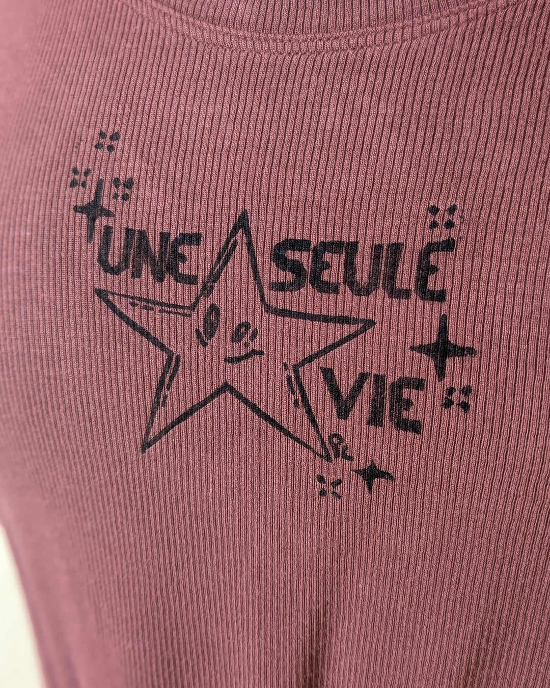 Une seule vie ⠂Collection 2e vie ⠂Camisole marron upcyclée imprimée en linogravure ⠂Taille M