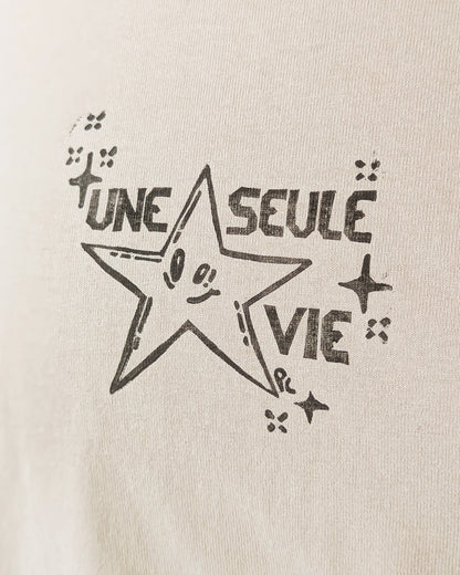Une seule vie ⠂Collection 2e vie ⠂Chandail beige upcyclée imprimée en linogravure ⠂Taille S