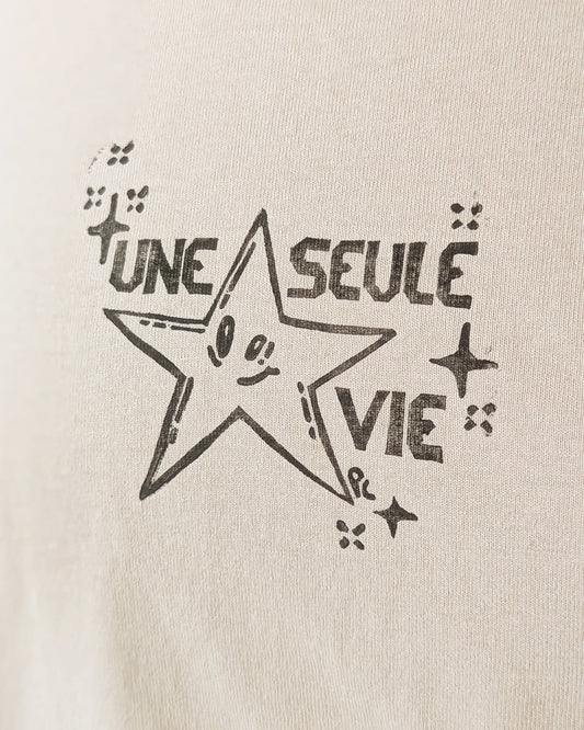 Une seule vie ⠂Collection 2e vie ⠂Chandail beige upcyclée imprimée en linogravure ⠂Taille S